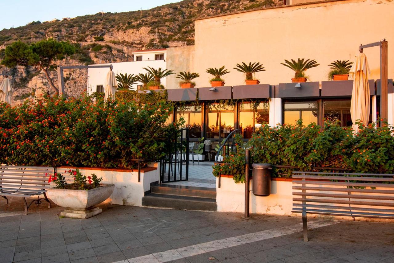 Panorama Palace Hotel Meta Exterior photo