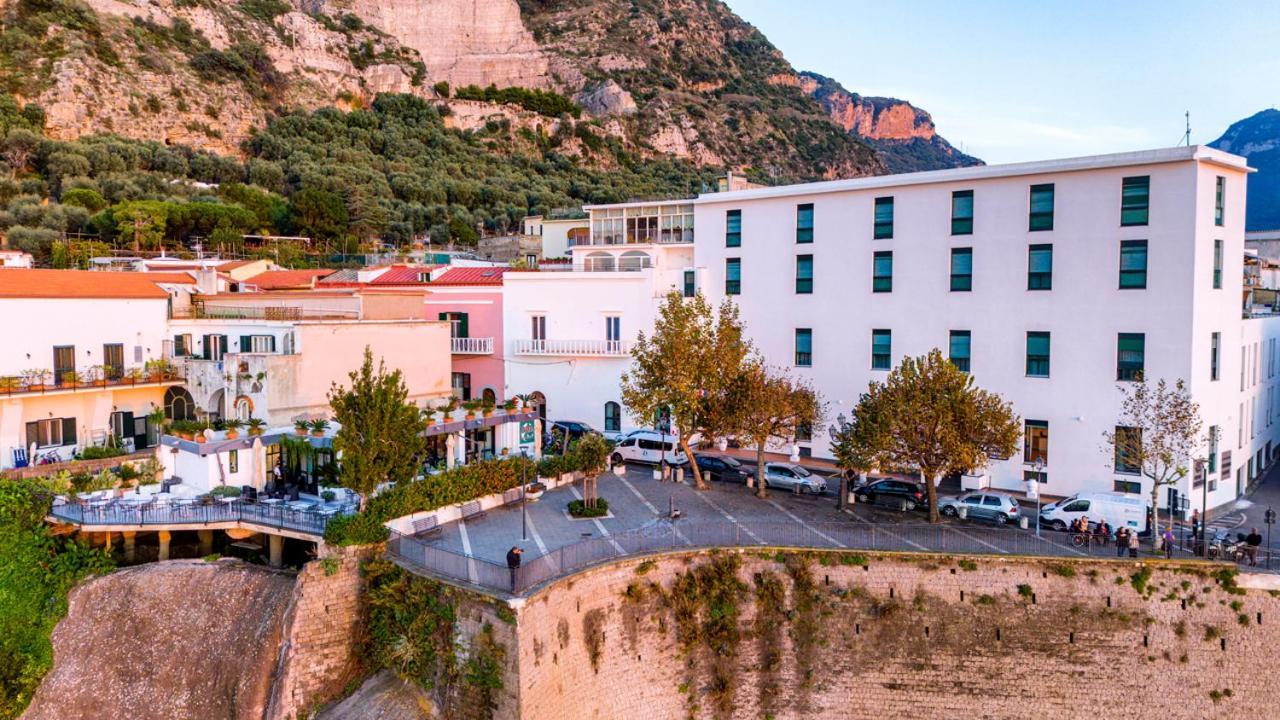 Panorama Palace Hotel Meta Exterior photo