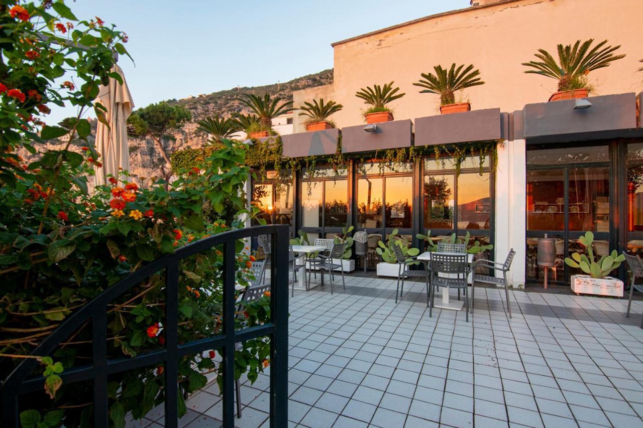 Panorama Palace Hotel Meta Exterior photo