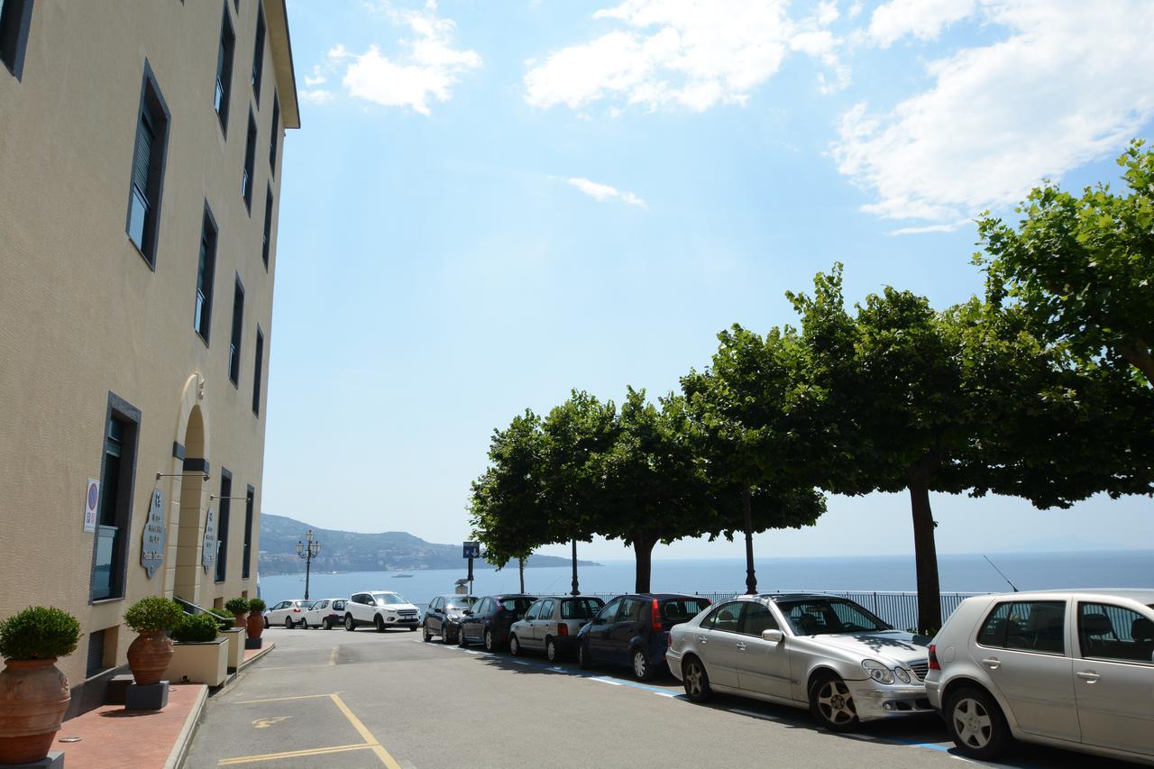 Panorama Palace Hotel Meta Exterior photo