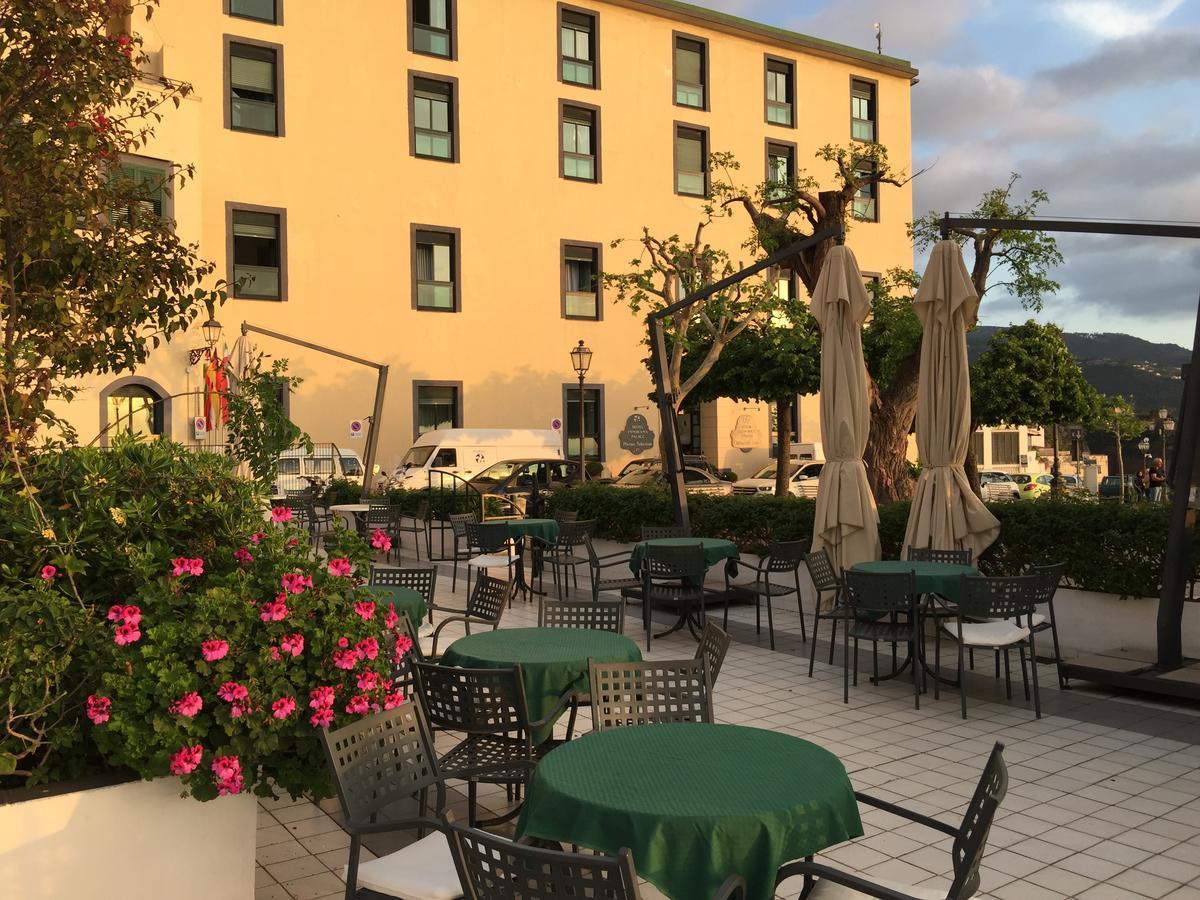 Panorama Palace Hotel Meta Exterior photo