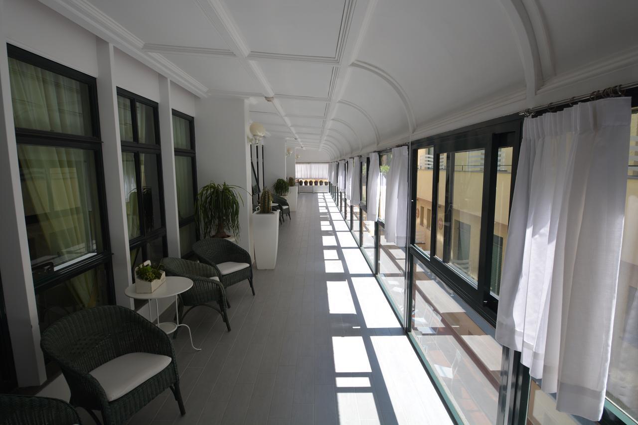 Panorama Palace Hotel Meta Exterior photo